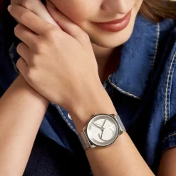 CALVIN KLEIN Montre Iconic Mesh Argent cadran argenté fond argenté bracelet acier argenté