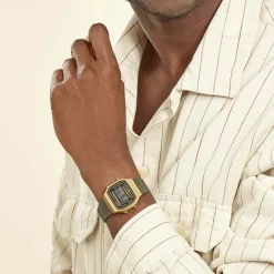 Sale CASIO COLLECTION Montre Vintage Noir cadran doré fond noir bracelet acier noir