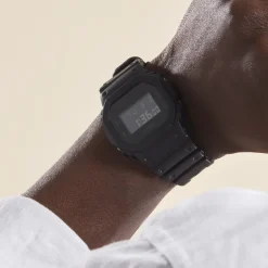 Outlet CASIO G-SHOCK Montre Black & White Noir cadran noir fond noir bracelet résine noire