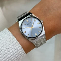 Sale CLUSE Montre Retro 70's Bleu cadran argenté fond bleu bracelet acier argenté