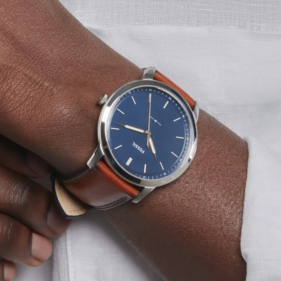 Outlet FOSSIL Montre Minimalist Bleu cadran argenté fond bleu bracelet cuir brun