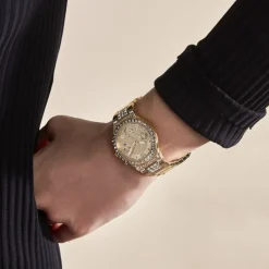 GUESS Montre Moonlight Champagne cadran doré fond champagne bracelet acier doré