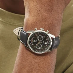 LIP Montre Himalaya Chrono Noir cadran argenté fond noir bracelet cuir noir