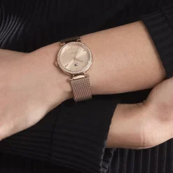 Hot TOMMY HILFIGER Montre Lynn Rose cadran doré rose fond rose bracelet acier rose