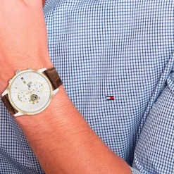 Discount TOMMY HILFIGER Montre Weston Argenté cadran bicolore jaune / blanc fond argenté bracelet cuir marron